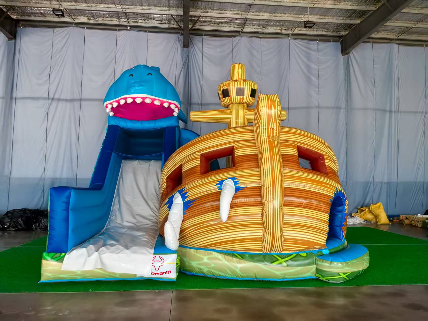 Juego Inflable Barco Hundido 7x6,5x6,5